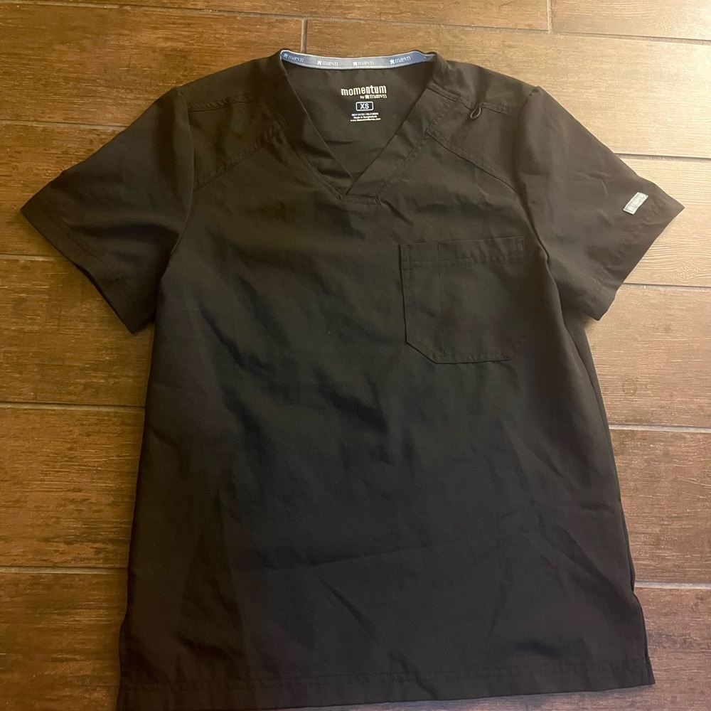 Momentum by Maevn XS scrub top